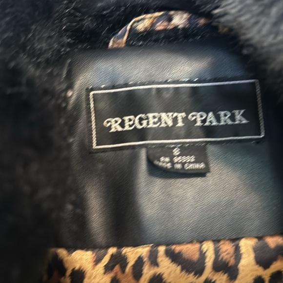 Regent Park | Black Teddy faux fur Jacket with Leopard Print interior - Picture 2 of 7